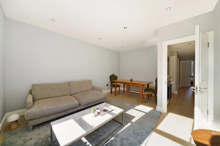 Flat Clanricarde Gardens in Greater London