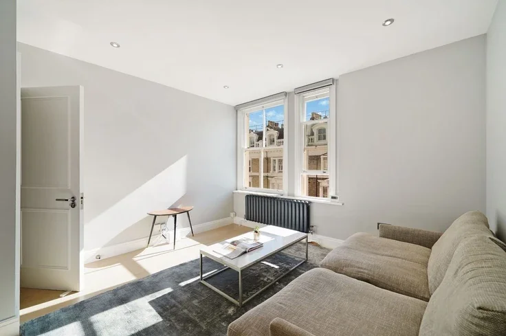 Flat Clanricarde Gardens in Greater London