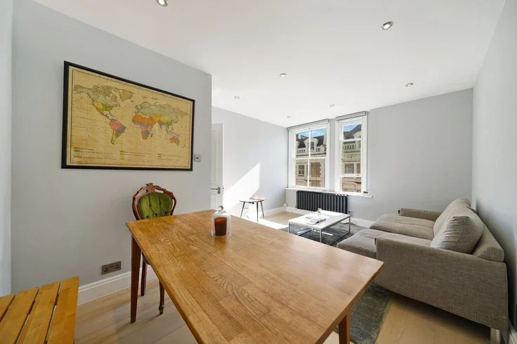 Flat Clanricarde Gardens in Greater London