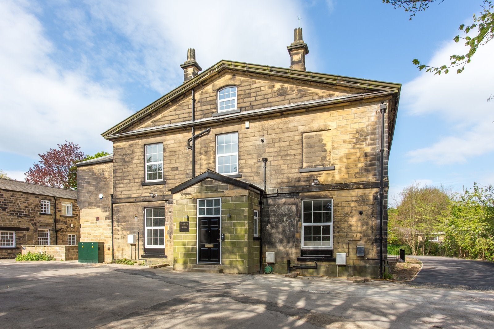 Flat Oakwood Lane in Leeds