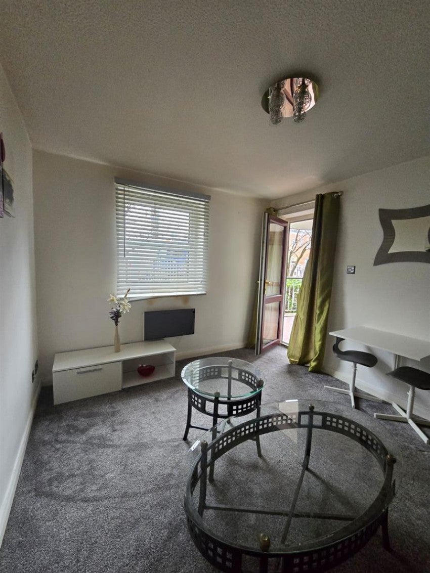 Flat Hathersage Road in Manchester