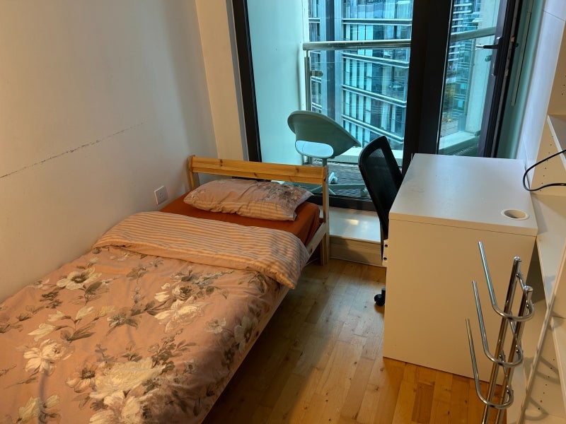 Room South Quay Square in Greater London