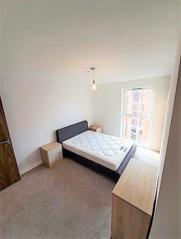 Room Trinity Way in Salford