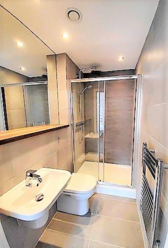 Room Trinity Way in Salford