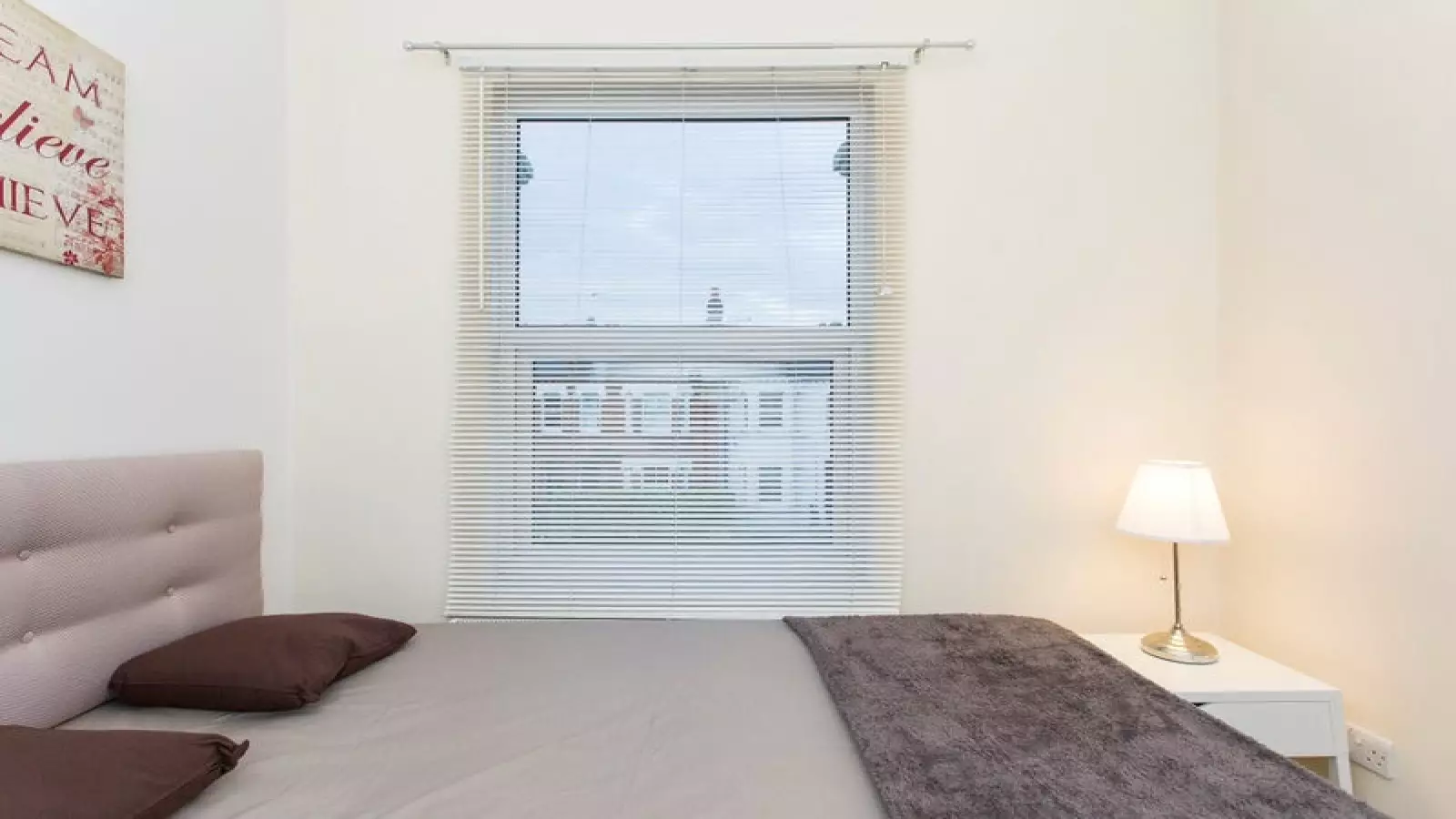 Flat Sheen Lane in Greater London