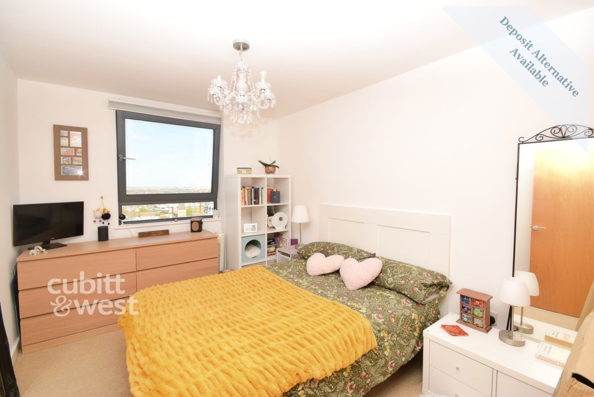Flat Wheatcroft Court in Greater London