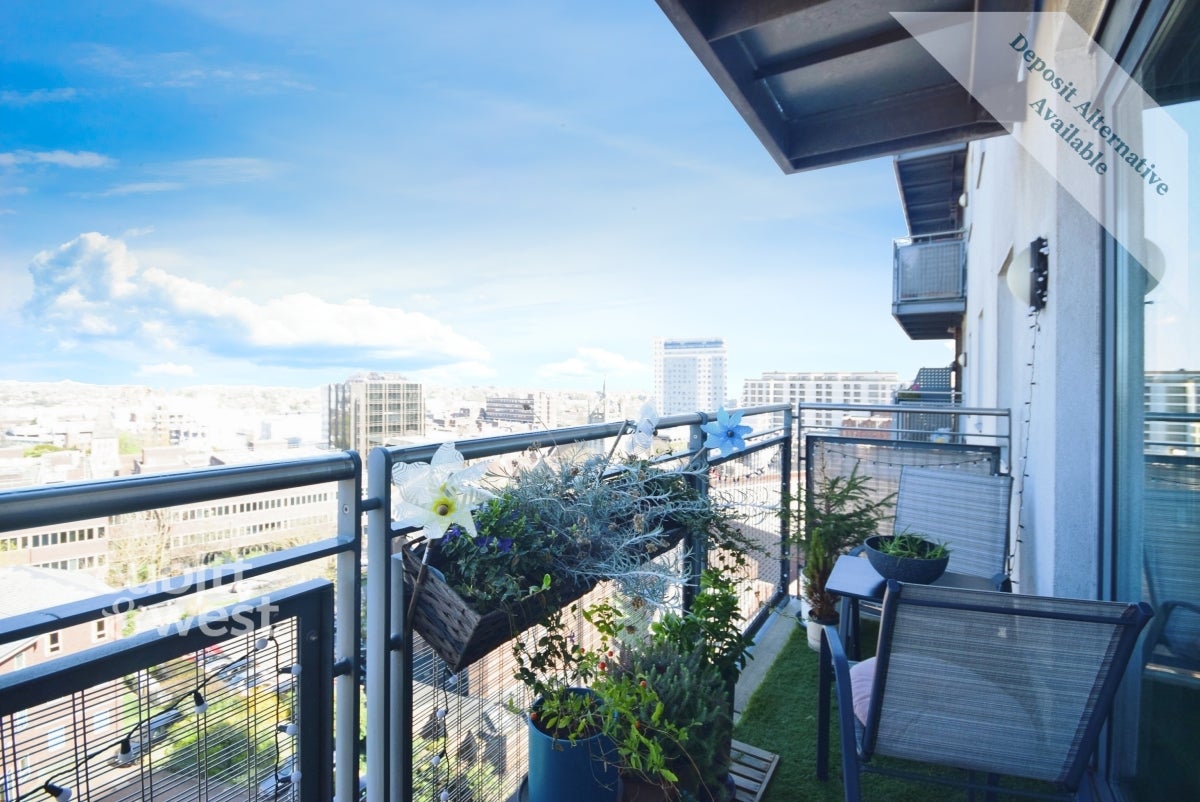 Flat Wheatcroft Court in Greater London