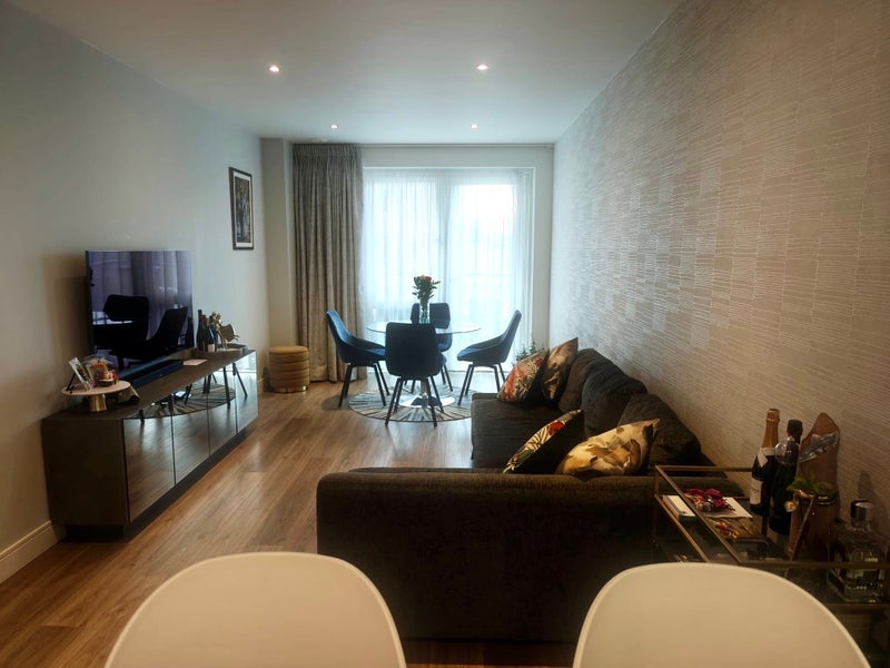 Room Juniper Drive in Greater London