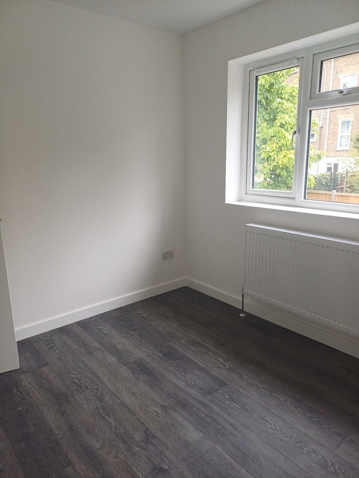 Room Mount Ephraim Lane in Greater London