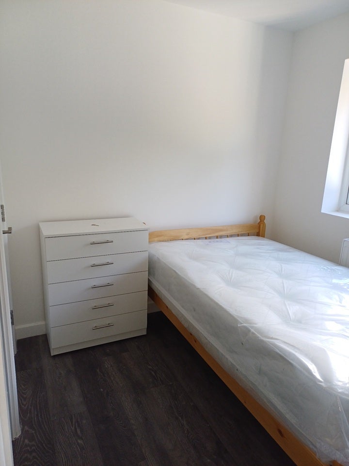Room Mount Ephraim Lane in Greater London