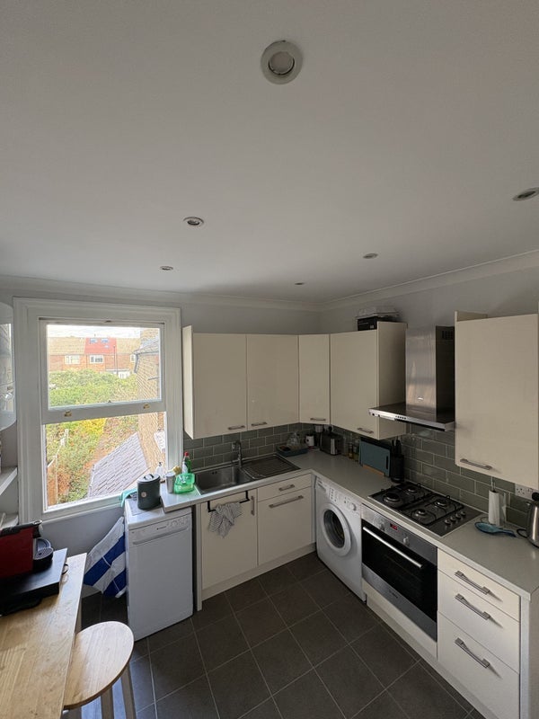 Room Park Road in Greater London
