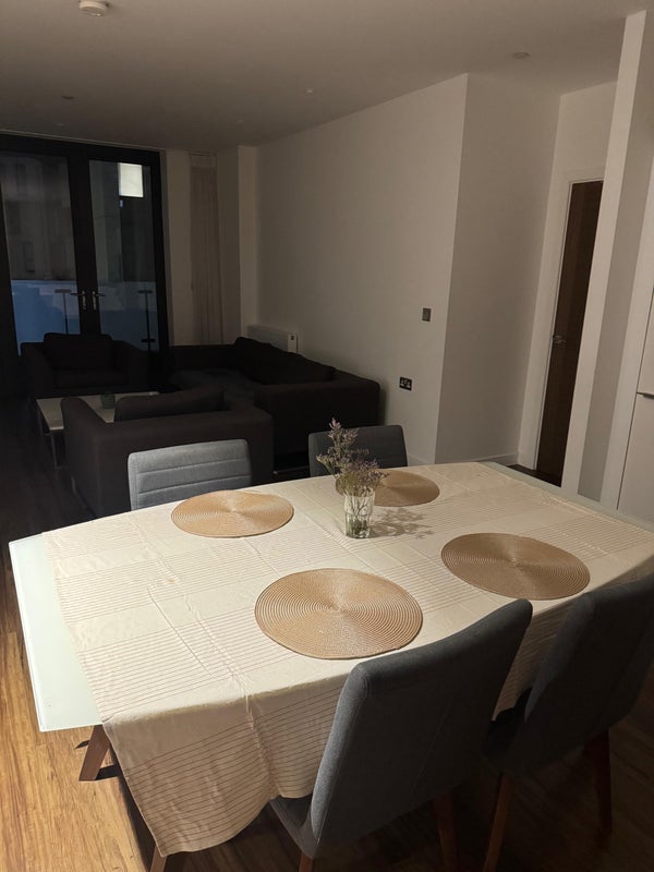 Room Quebec Way in Greater London