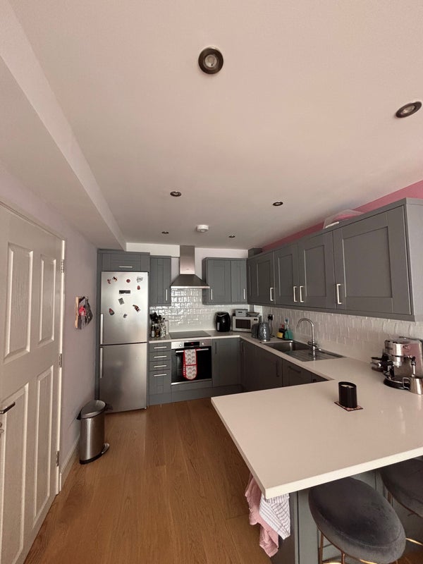 Room The Avenue in Greater London