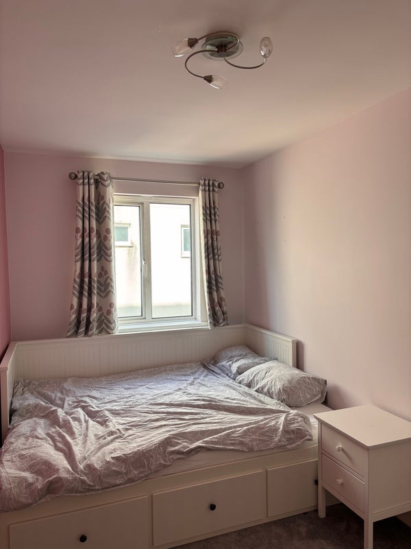 Room The Avenue in Greater London