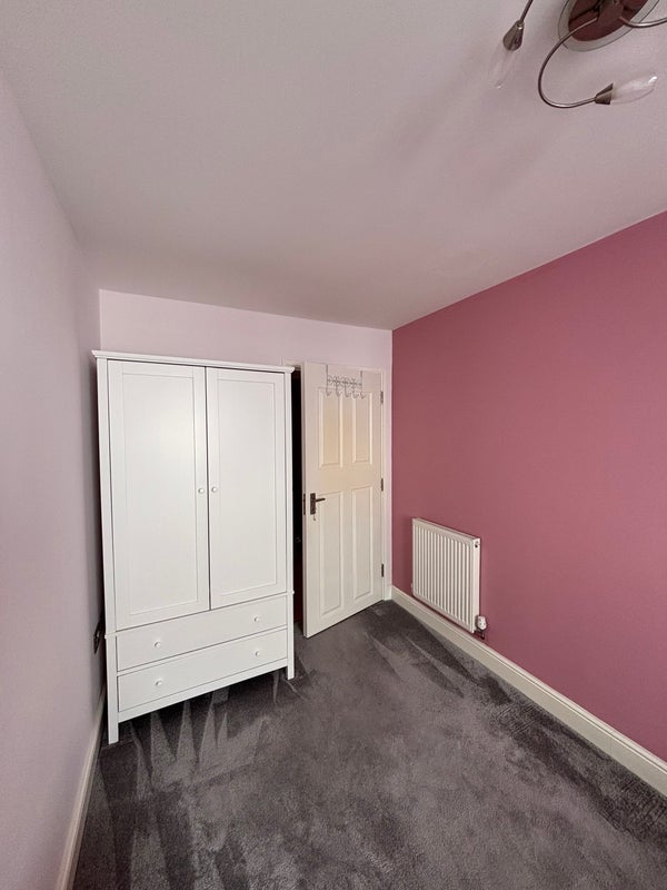 Room The Avenue in Greater London