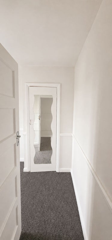 Room Station Road in Greater London
