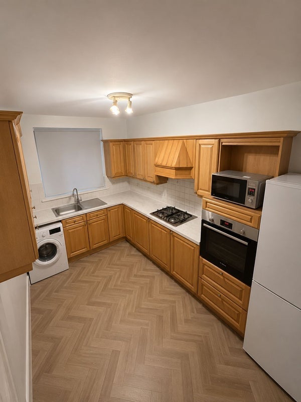 Room Station Road in Greater London