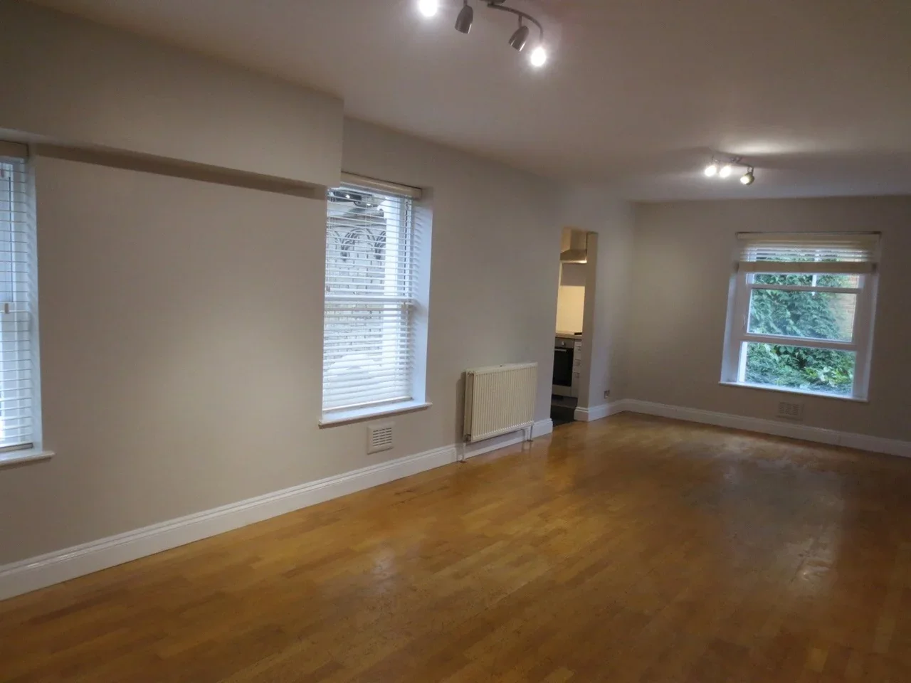 Flat Hackney Road in Greater London