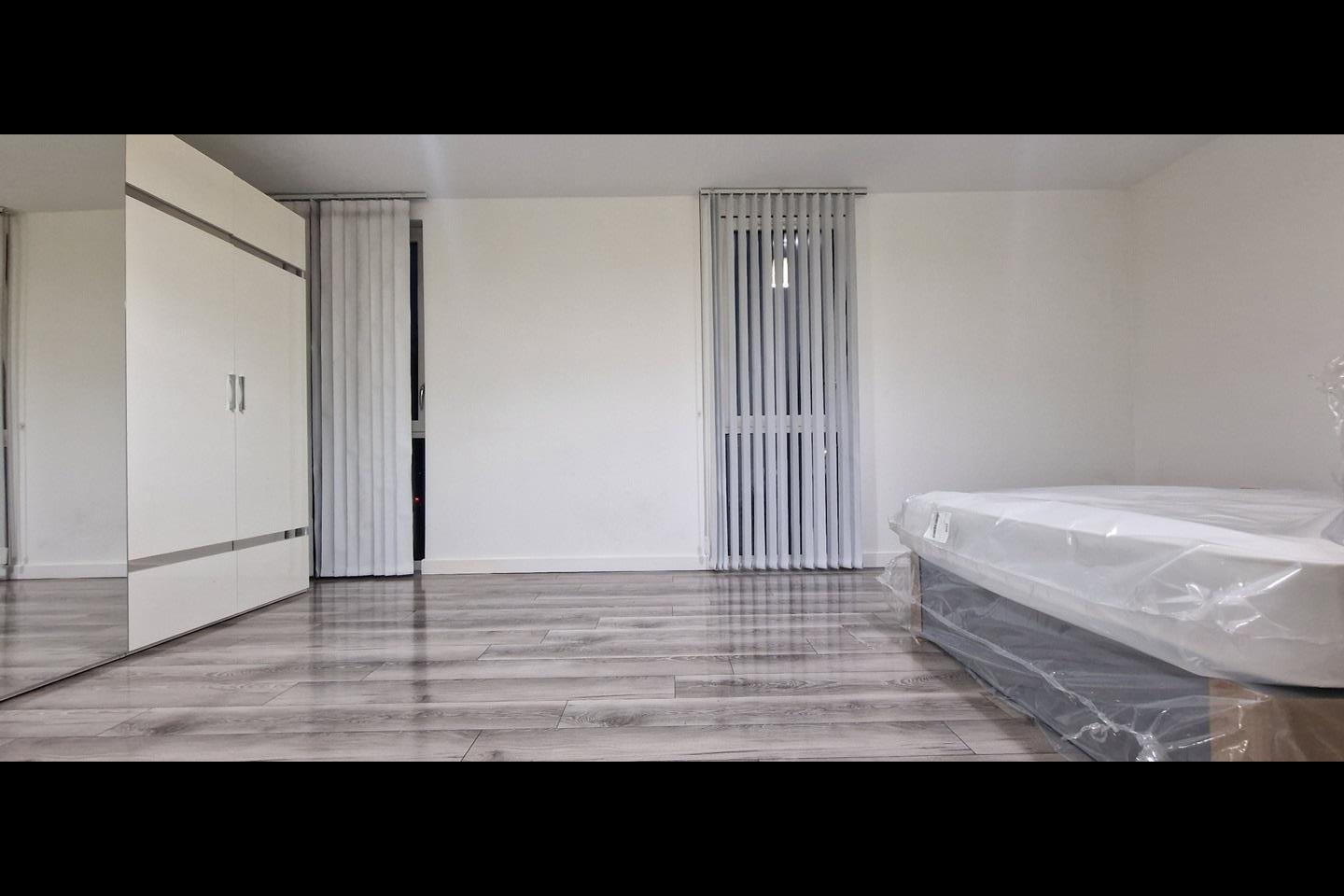 Flat Hay Currie Street in Greater London