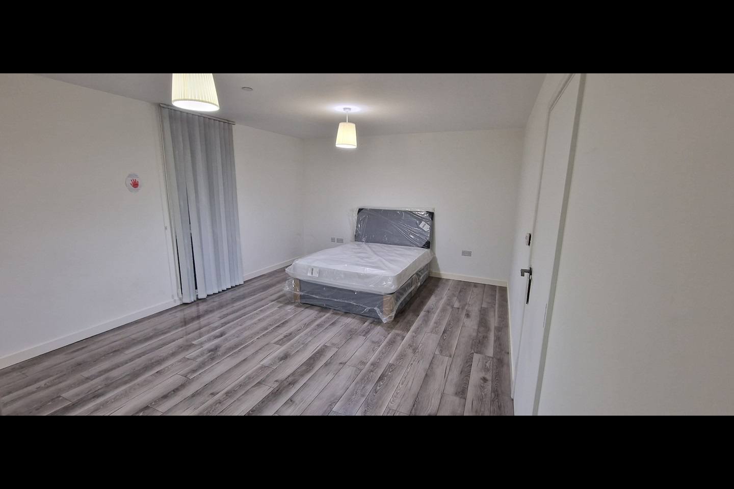 Flat Hay Currie Street in Greater London
