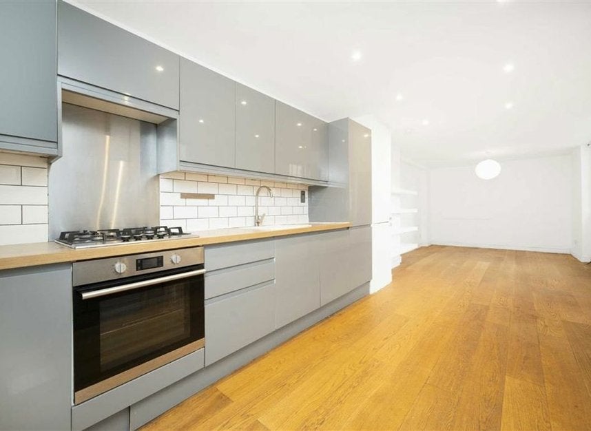 Flat Queensbridge Road in Greater London