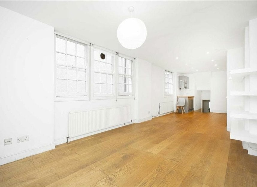 Flat Queensbridge Road in Greater London