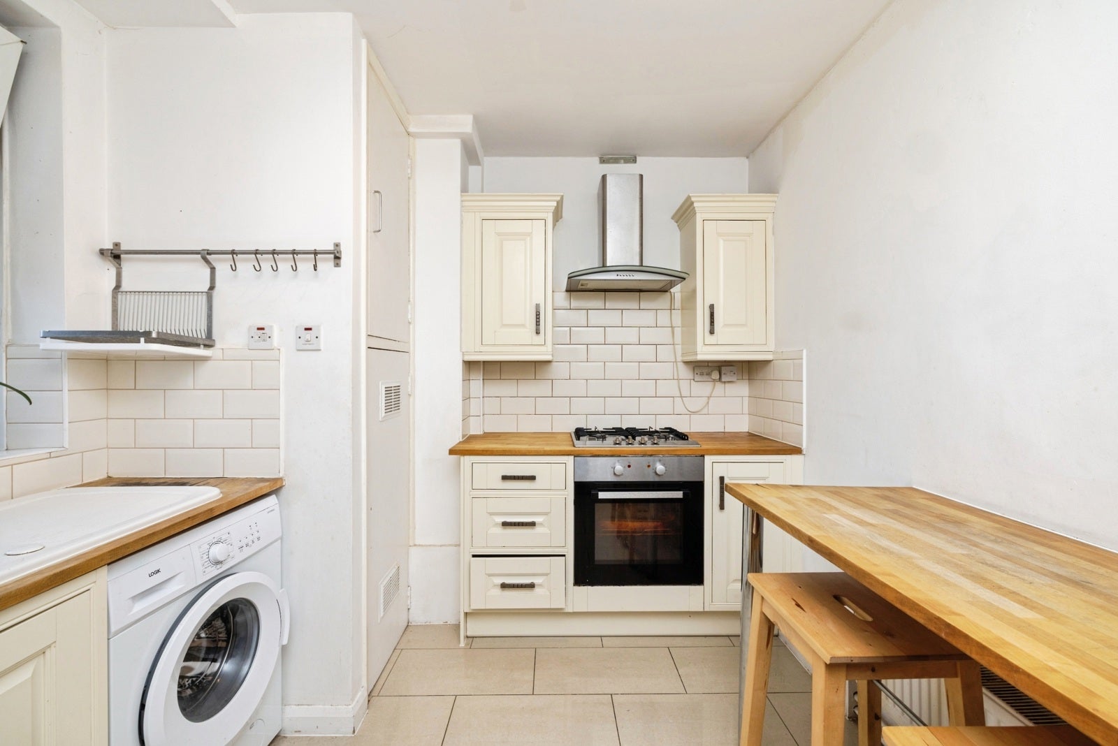 Flat Devons Road in Greater London