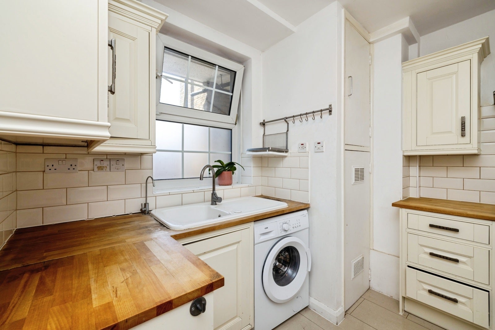 Flat Devons Road in Greater London