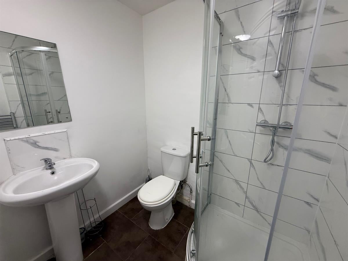 Flat Fenlake Road in Bedford