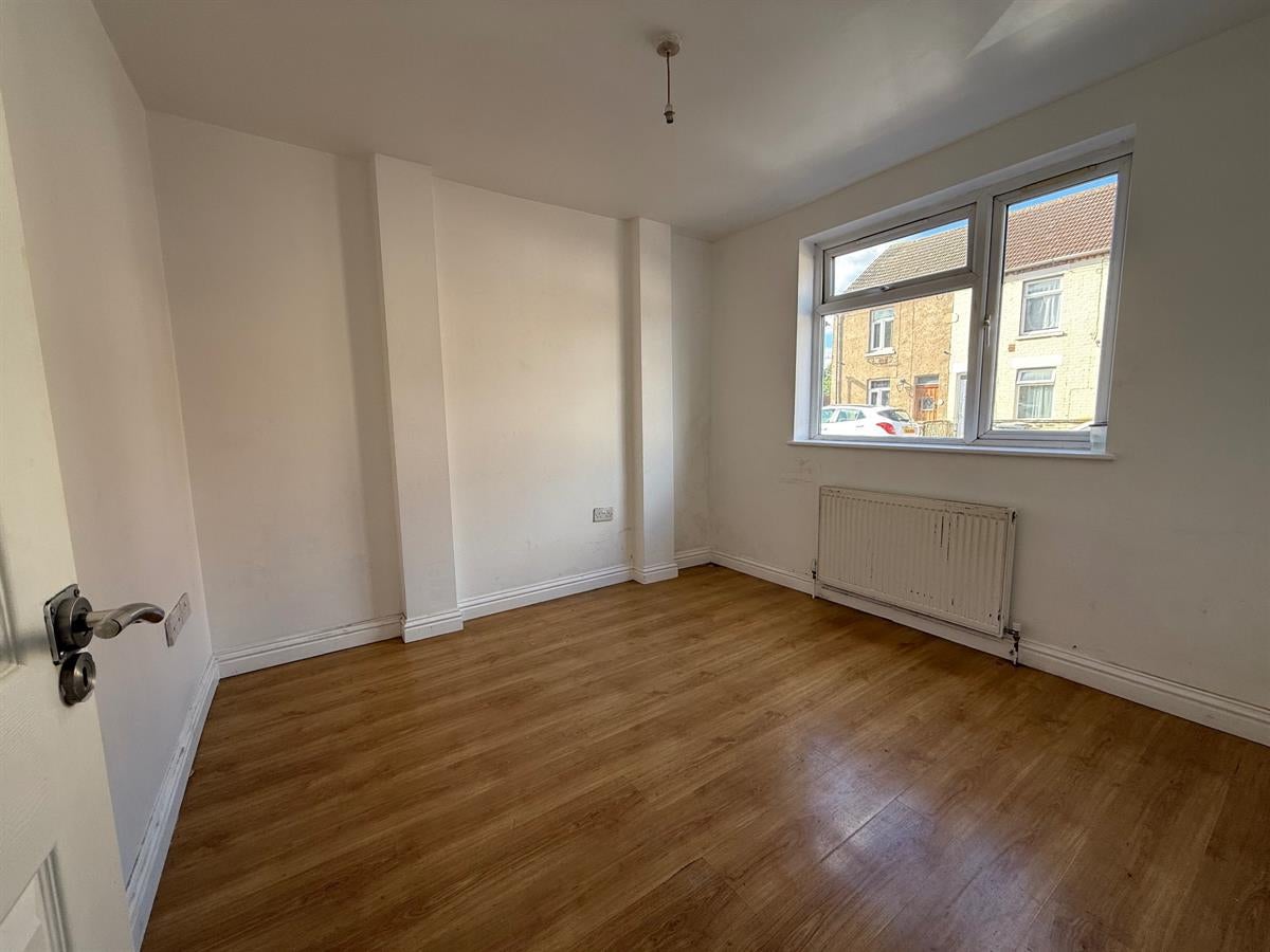 Flat Fenlake Road in Bedford