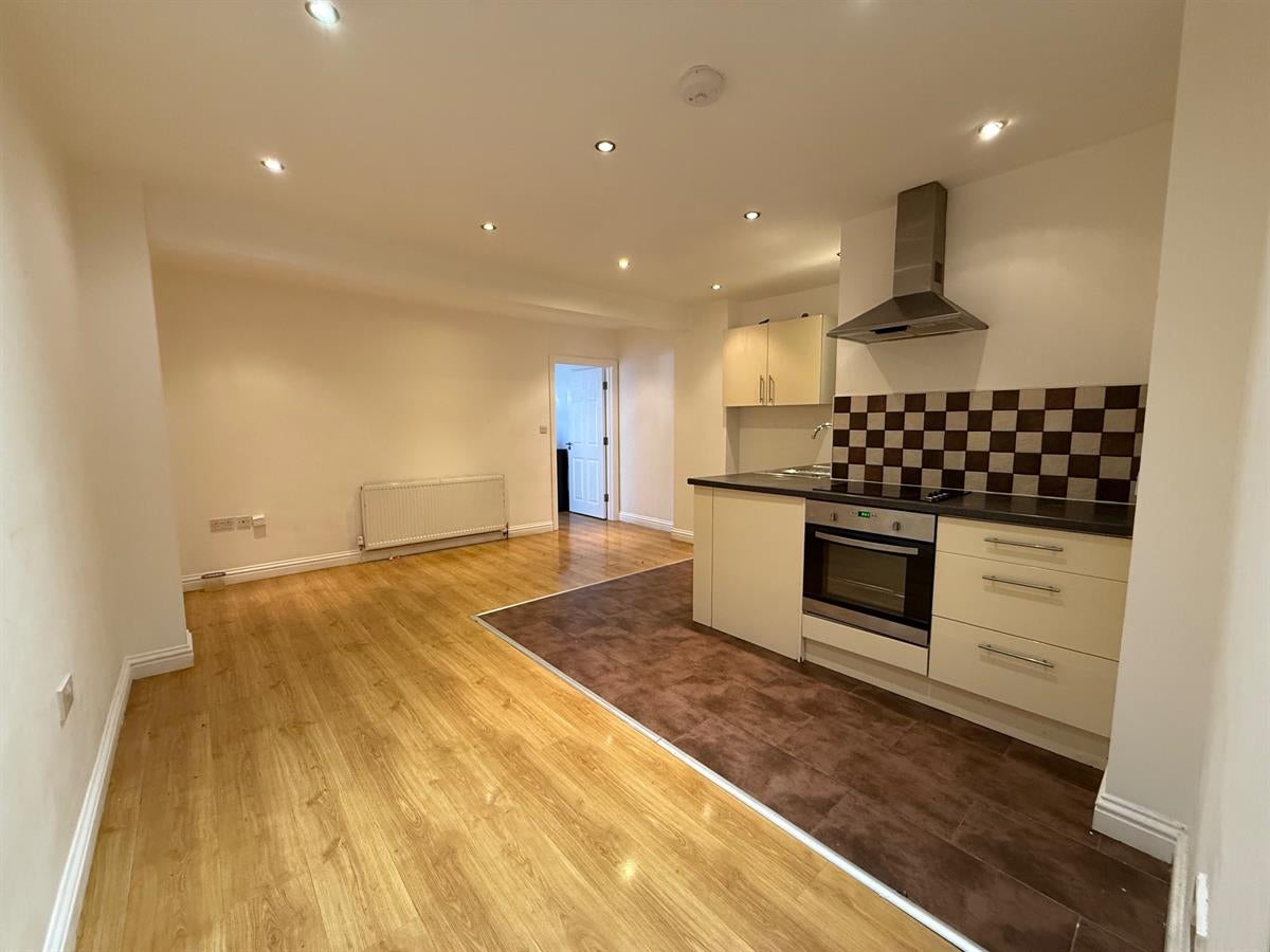 Flat Fenlake Road in Bedford
