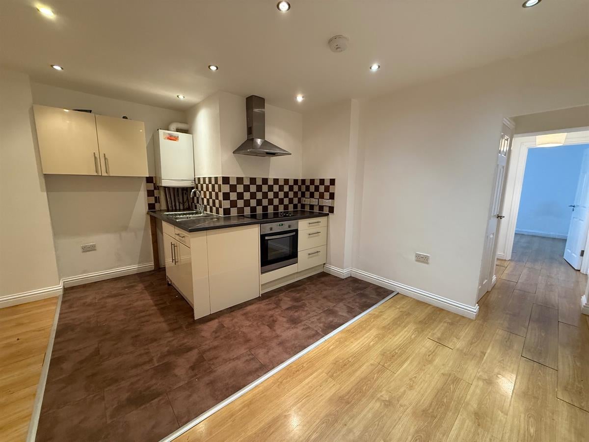 Flat Fenlake Road in Bedford