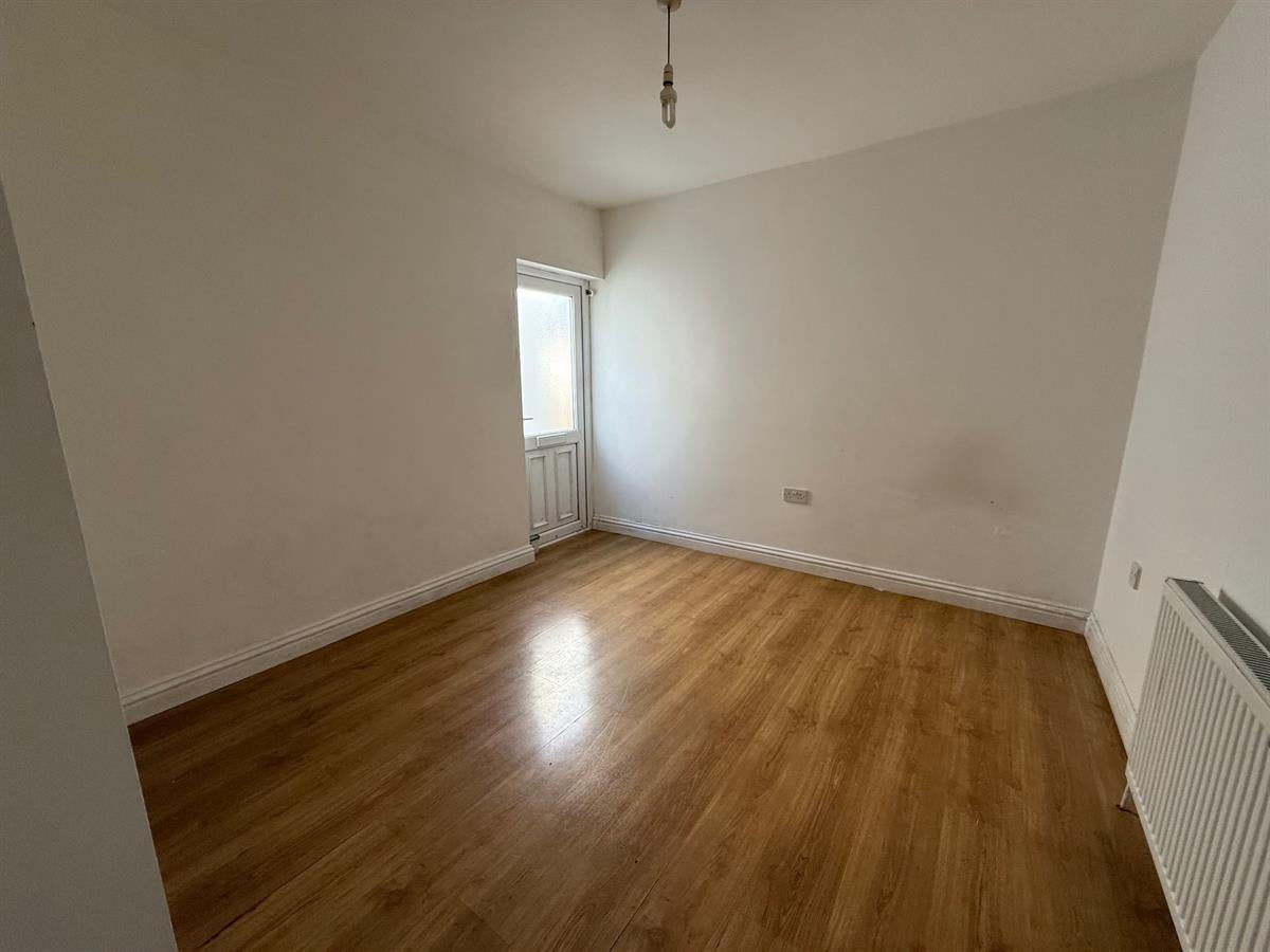 Flat Fenlake Road in Bedford