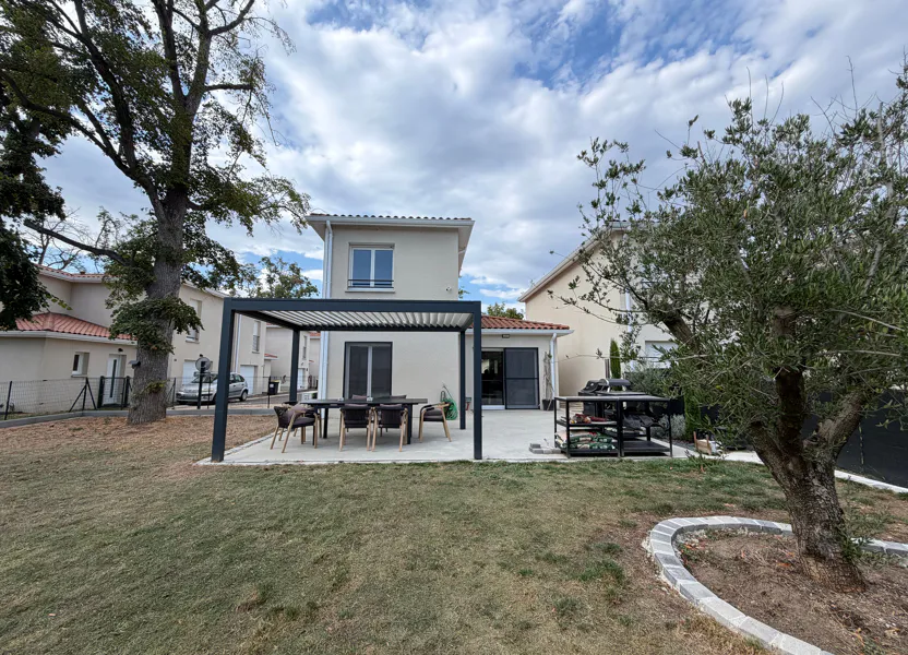 Flat Route de Marclopt in Montrond-les-Bains