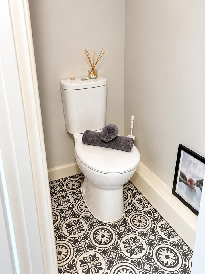 Room Manor Road in Greater London