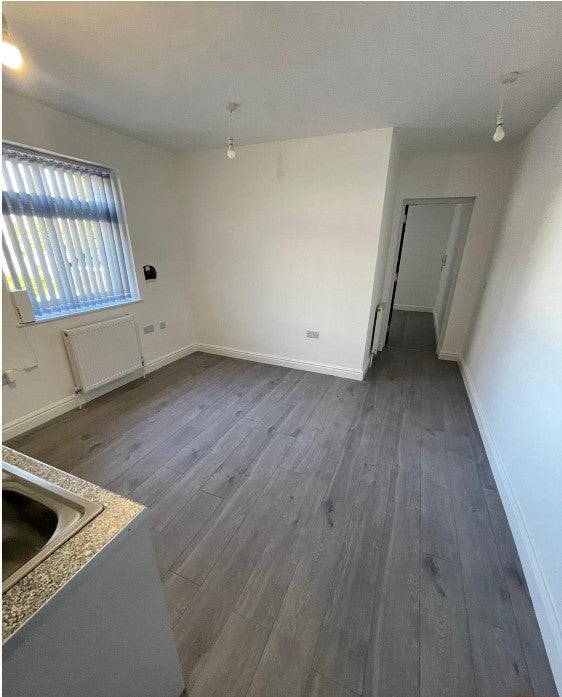 Flat Roberts Road in High Wycombe