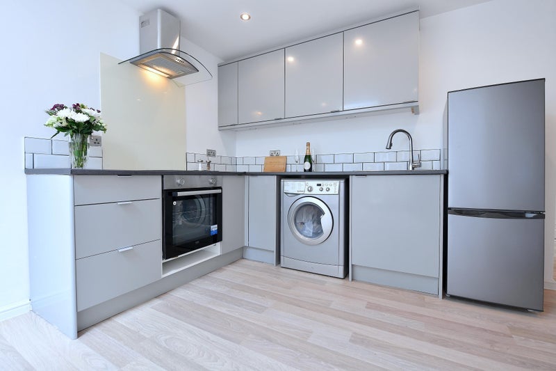 Flat Dawlish Avenue in Greater London