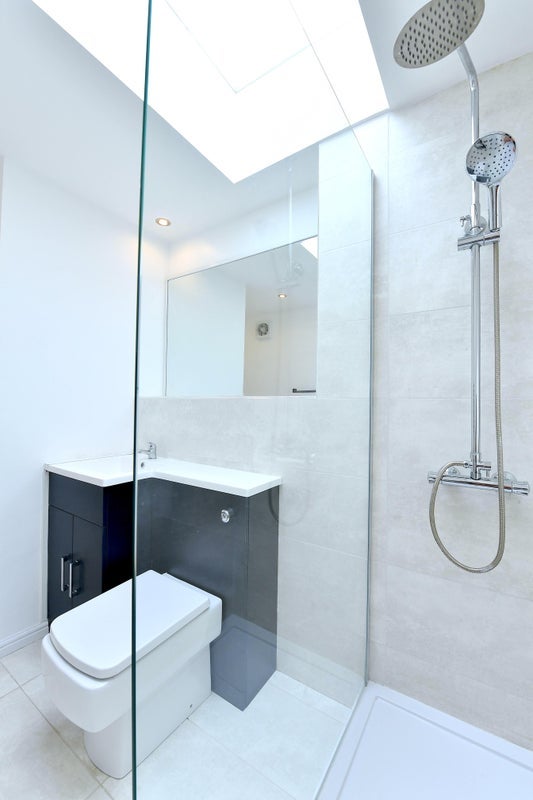 Flat Dawlish Avenue in Greater London