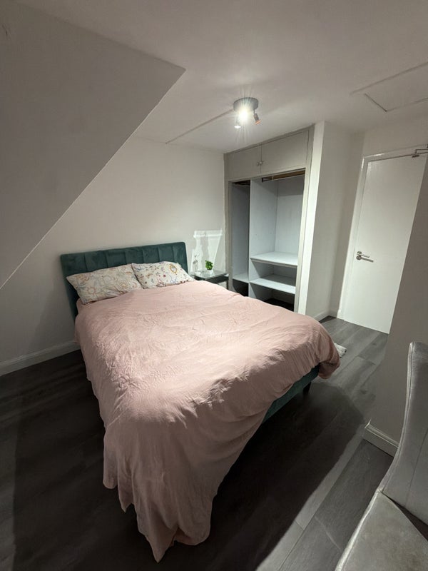 Room Limpsfield Road in Greater London