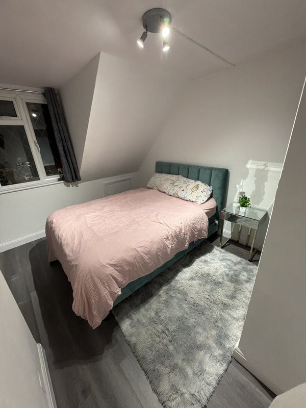 Room Limpsfield Road in Greater London