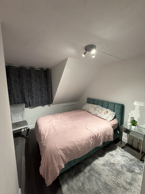 Room Limpsfield Road in Greater London