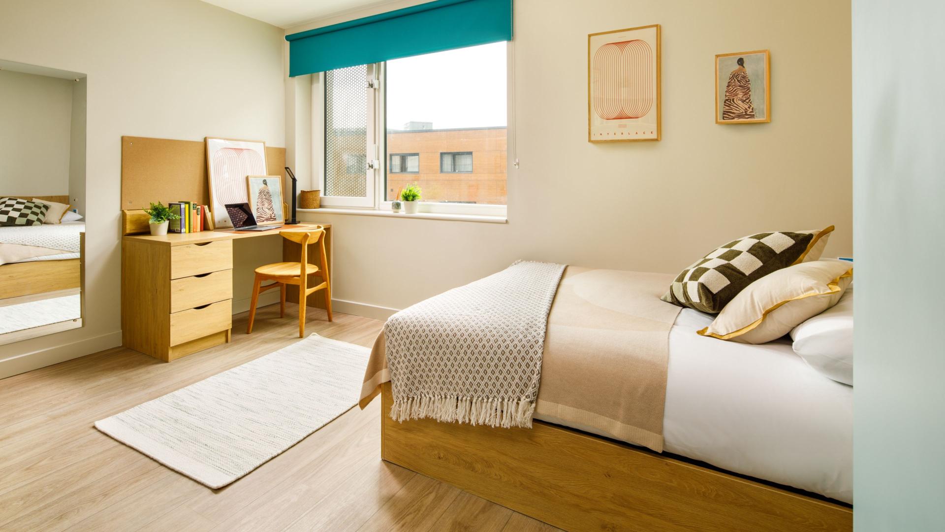 Room Hallsville Road in Greater London