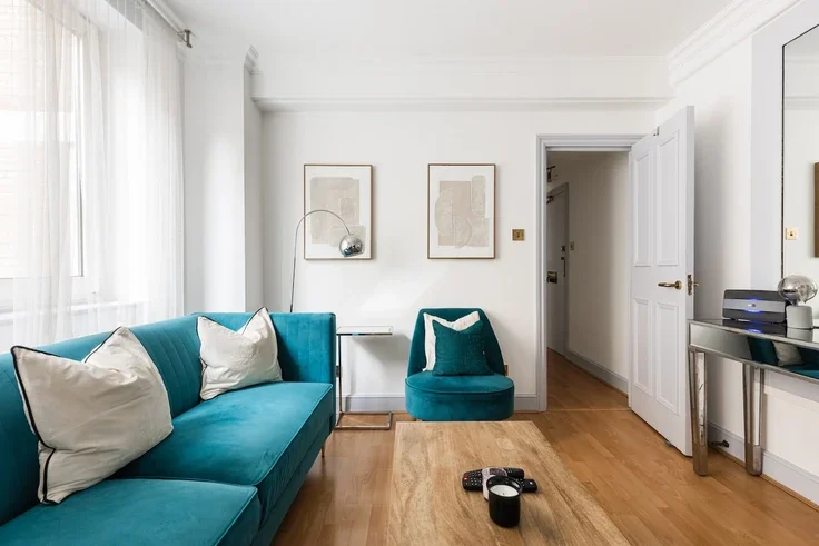 Flat Sloane Avenue in Greater London