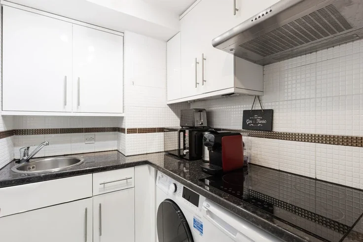Flat Sloane Avenue in Greater London