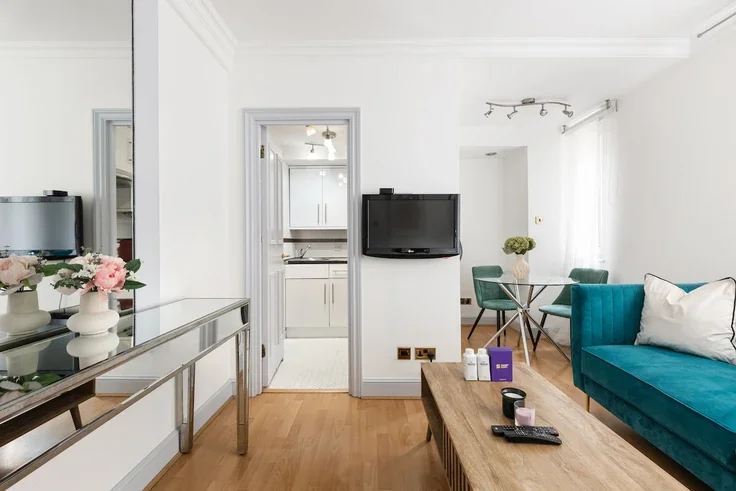 Flat Sloane Avenue in Greater London