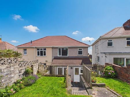 House Lôn Coed Bran in Swansea