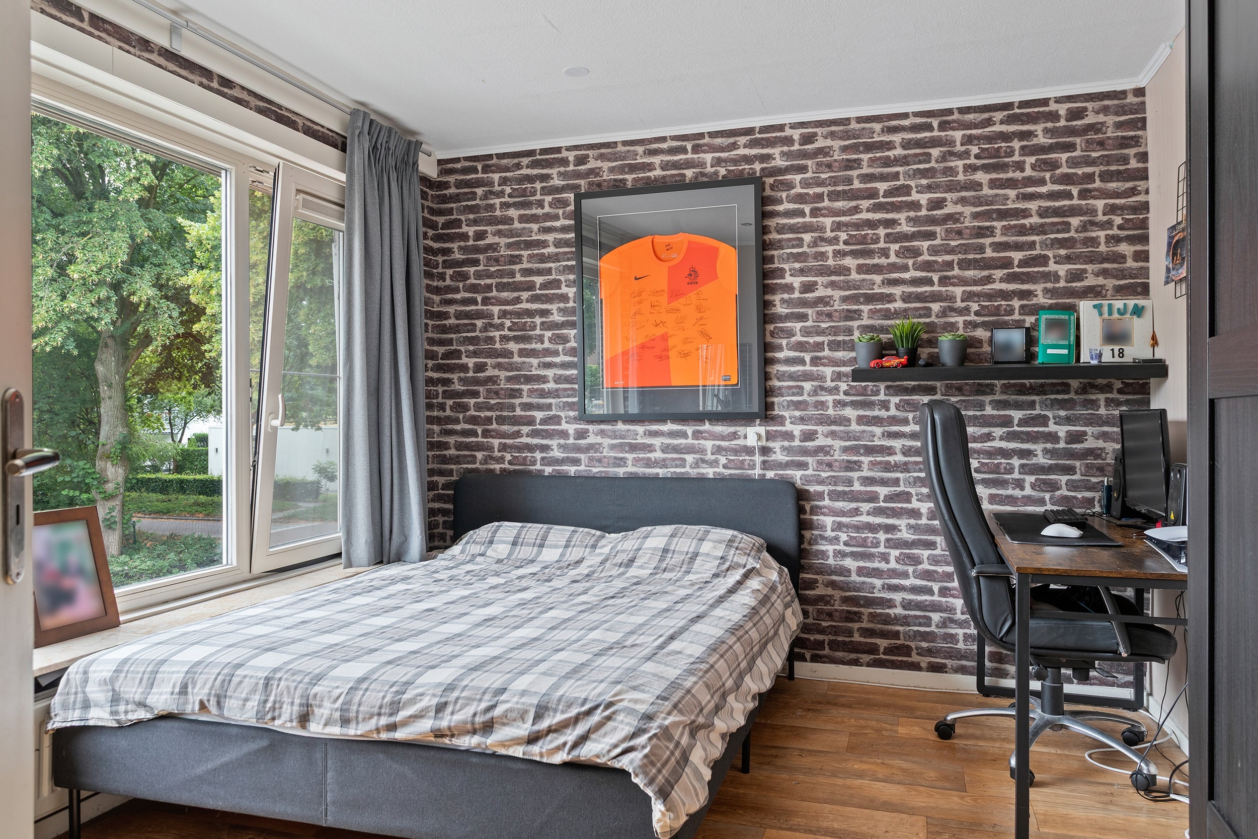 Tussenwoning te koop: Van Zuylenstraat 37, De Meern