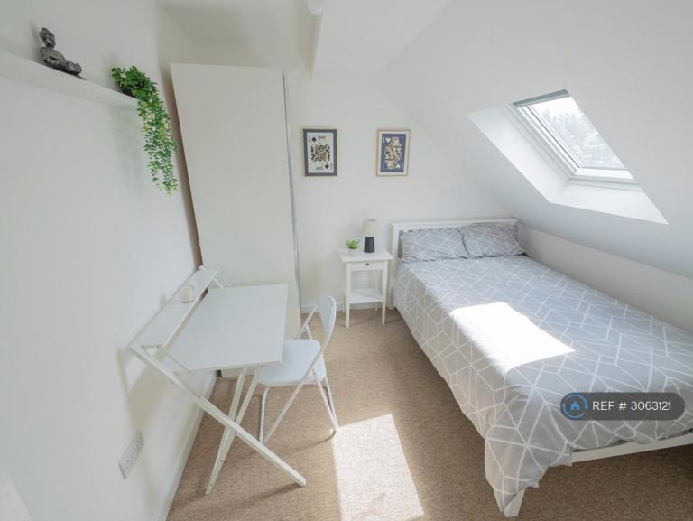 Room Greystoke Avenue in Bristol