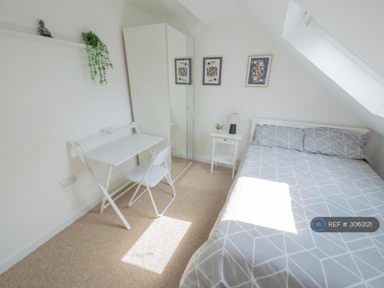 Room Greystoke Avenue in Bristol