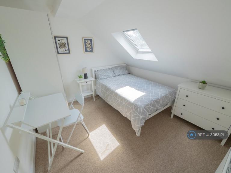 Room Greystoke Avenue in Bristol
